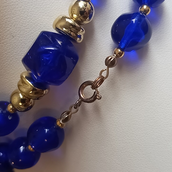 Long hand beaded necklace - Picture 5 of 5